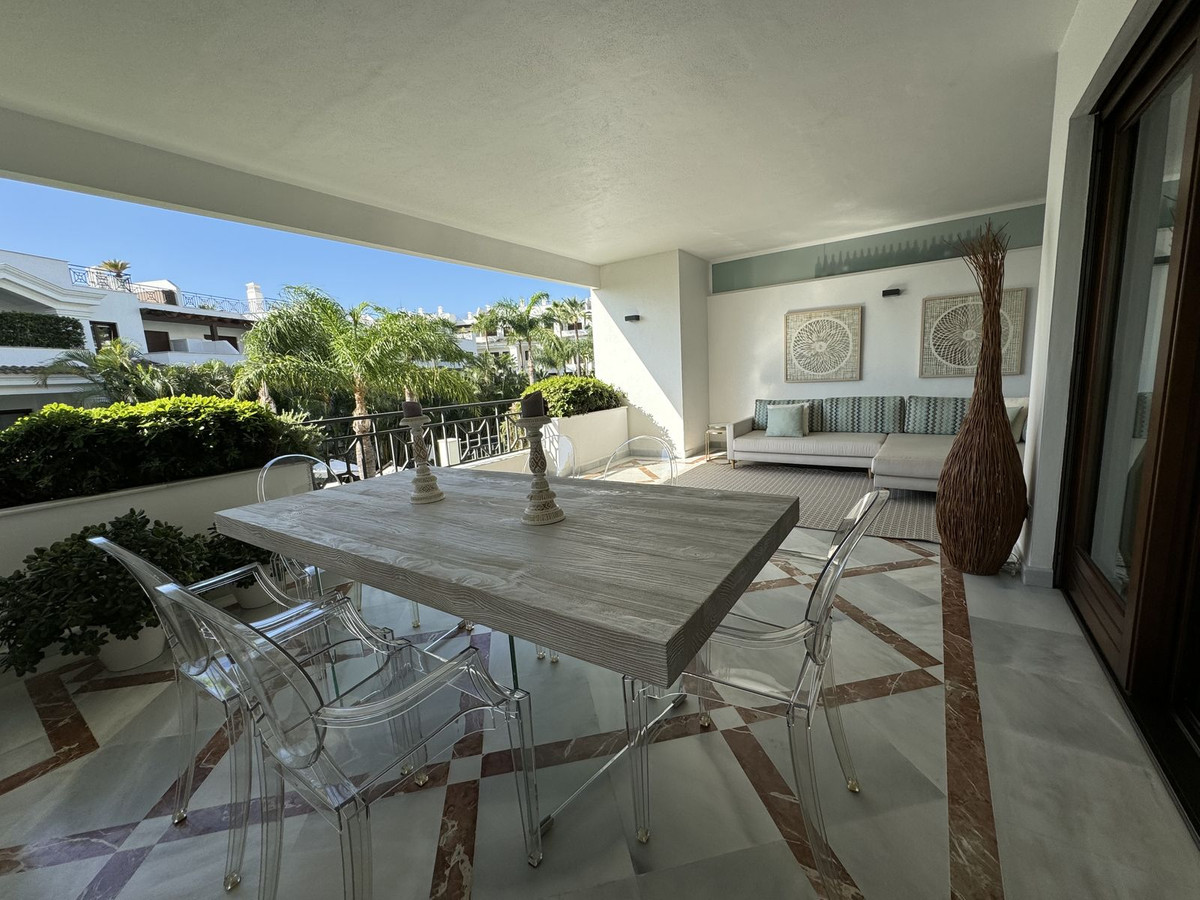 2 Bed Apartment for sale in Estepona Costa Del Sol, Málaga, Spain