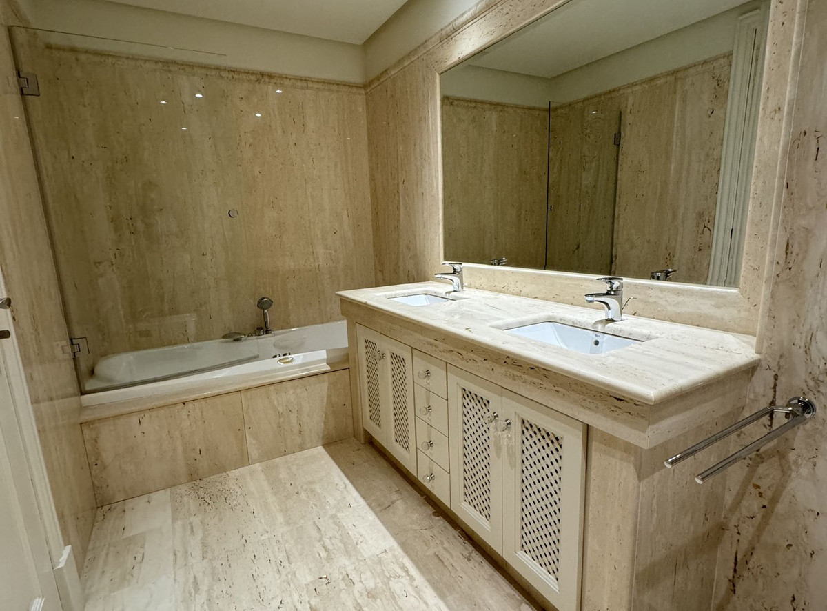 2 Bed Apartment for sale in Estepona Costa Del Sol, Málaga, Spain
