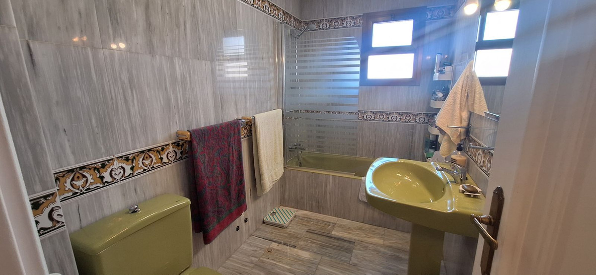 2 Bed Apartment for sale in Fuengirola Costa Del Sol, Málaga, Spain