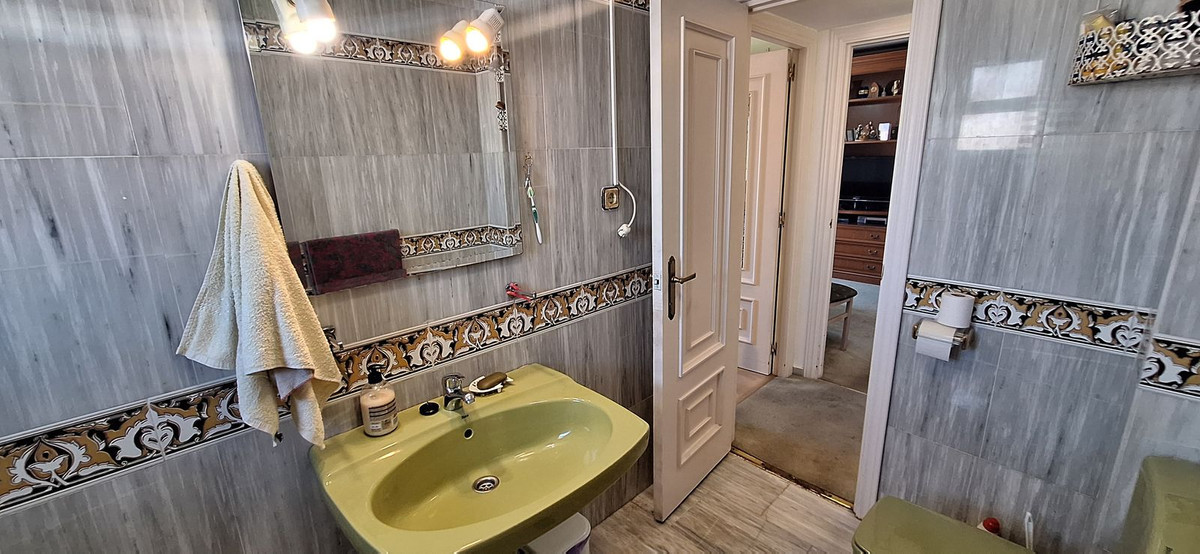 2 Bed Apartment for sale in Fuengirola Costa Del Sol, Málaga, Spain