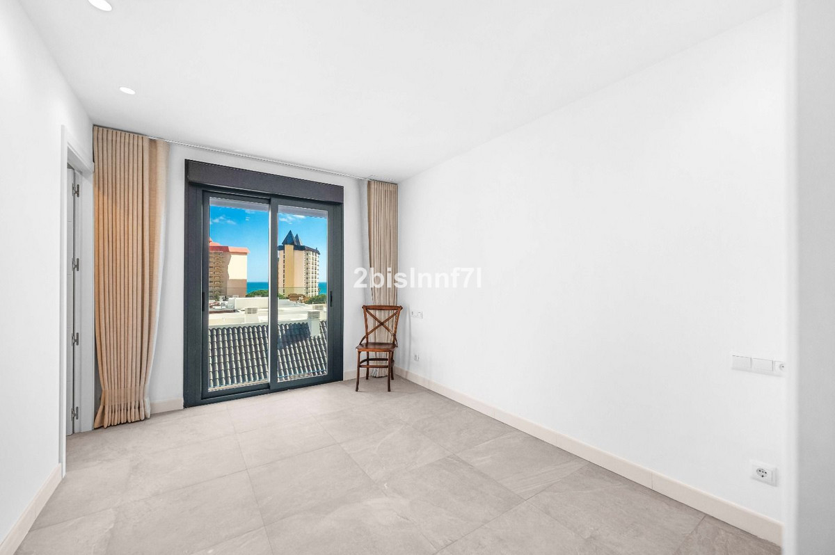3 Bed Apartment for sale in Fuengirola Costa Del Sol, Málaga, Spain