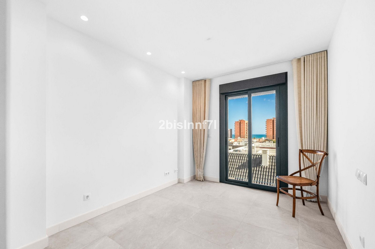 3 Bed Apartment for sale in Fuengirola Costa Del Sol, Málaga, Spain