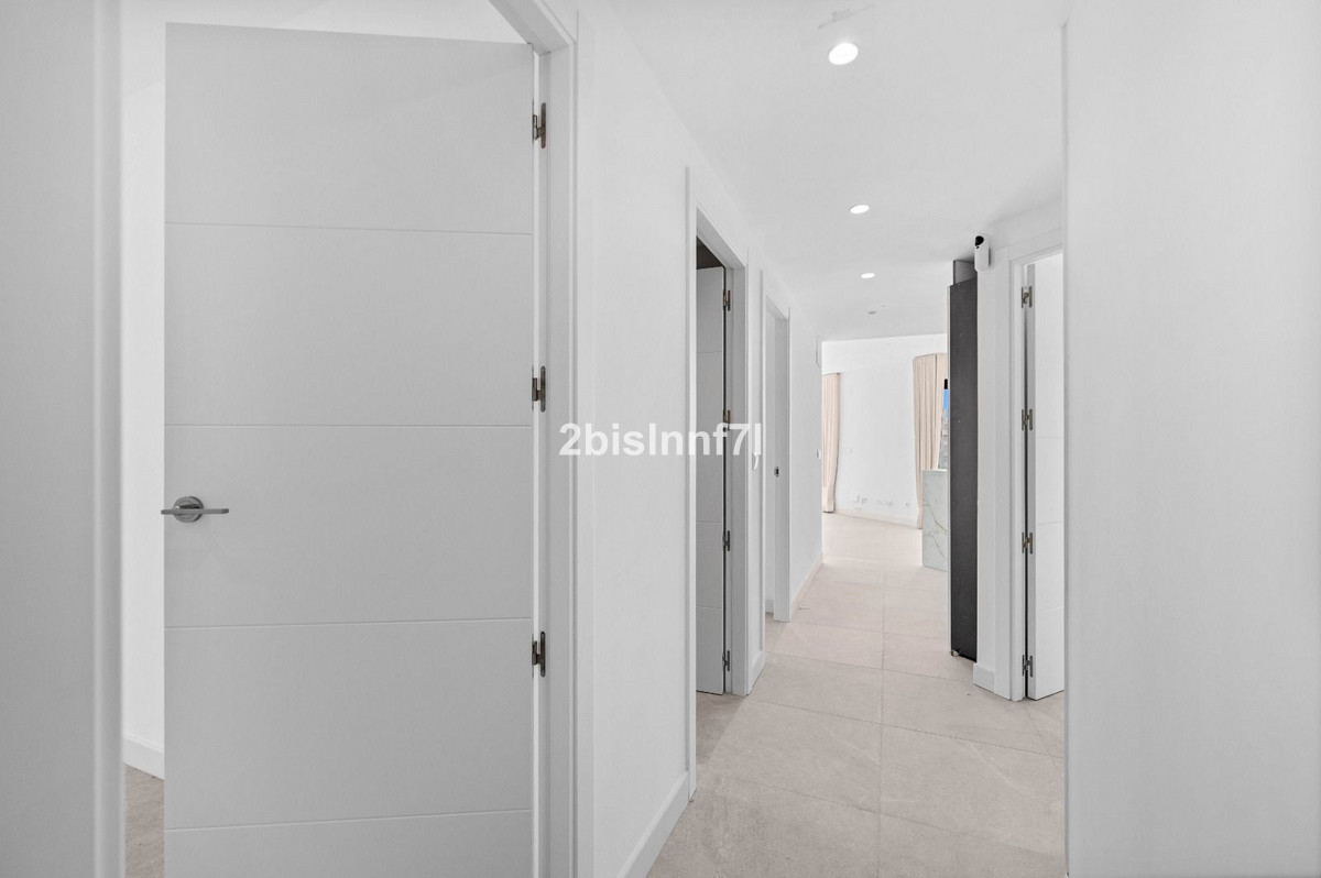 3 Bed Apartment for sale in Fuengirola Costa Del Sol, Málaga, Spain