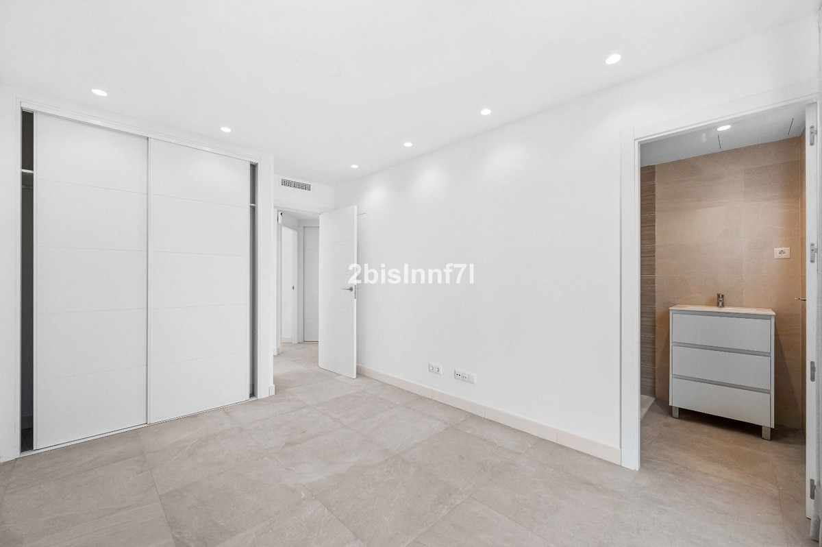 3 Bed Apartment for sale in Fuengirola Costa Del Sol, Málaga, Spain