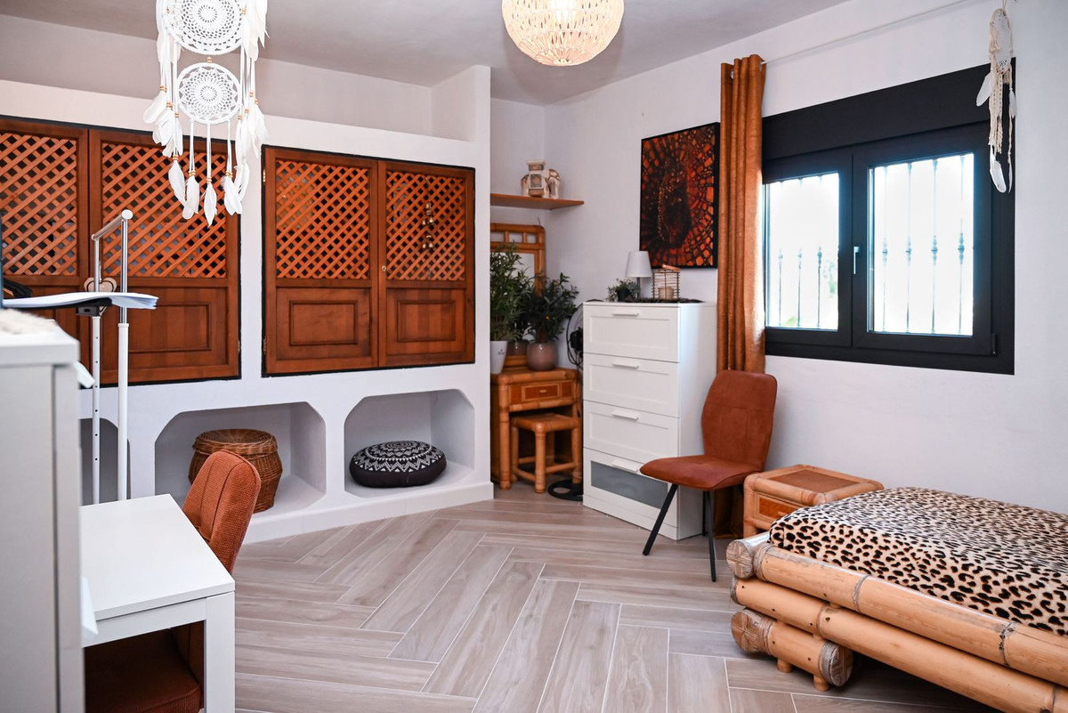 4 Bed Townhouse for sale in Alhaurín De La Torre Costa Del Sol, Málaga, Spain