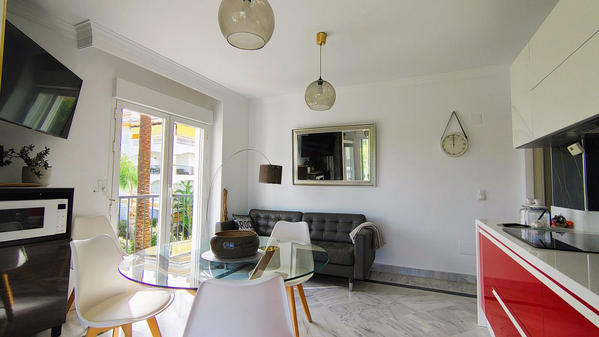 4 Bed Apartment for sale in Nueva Andalucía Costa Del Sol, Málaga, Spain