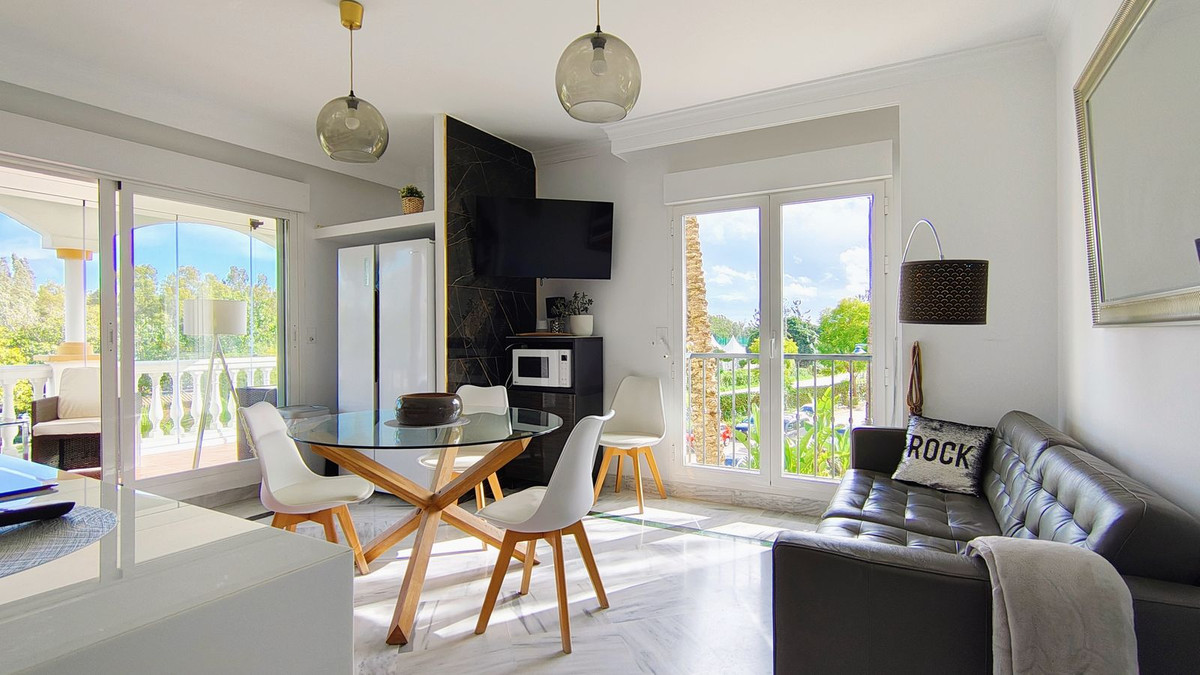 4 Bed Apartment for sale in Nueva Andalucía Costa Del Sol, Málaga, Spain