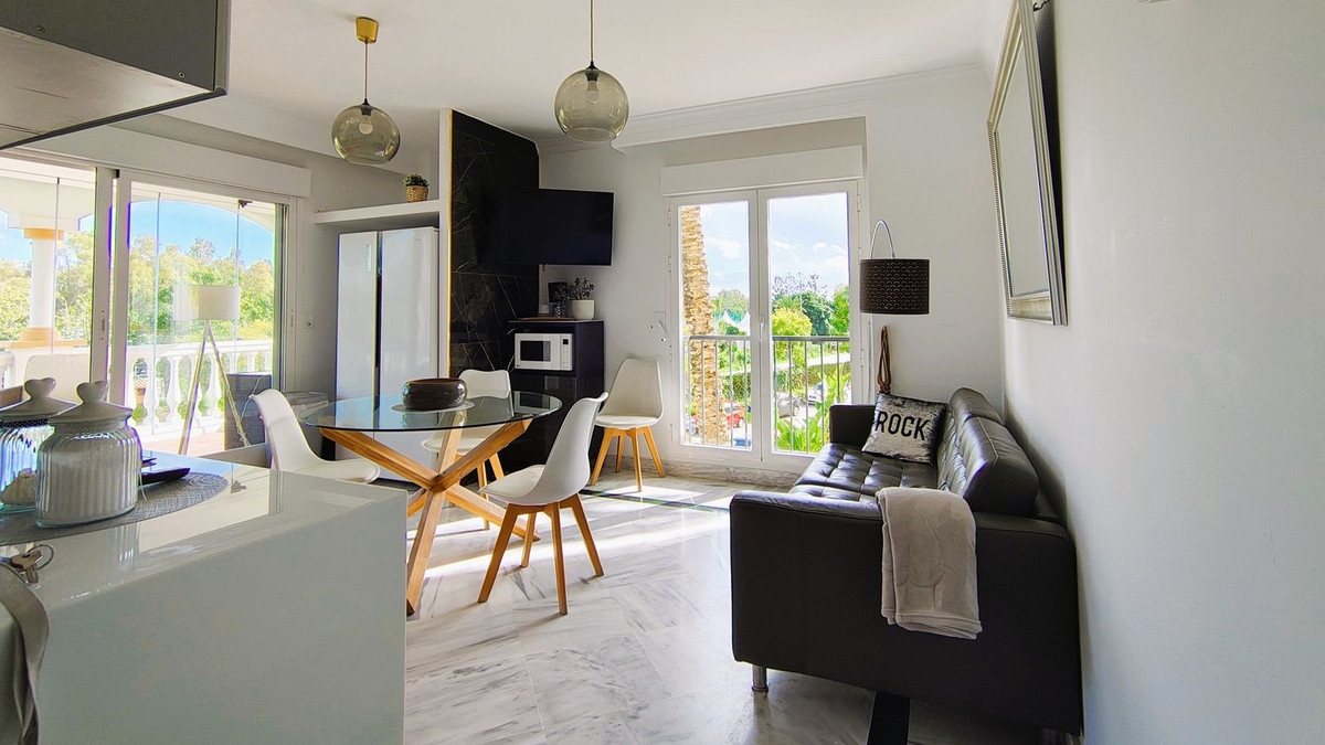 4 Bed Apartment for sale in Nueva Andalucía Costa Del Sol, Málaga, Spain