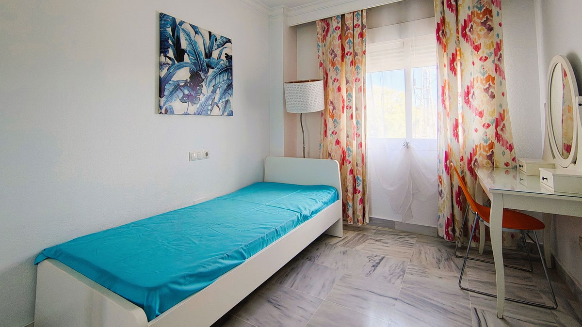 4 Bed Apartment for sale in Nueva Andalucía Costa Del Sol, Málaga, Spain