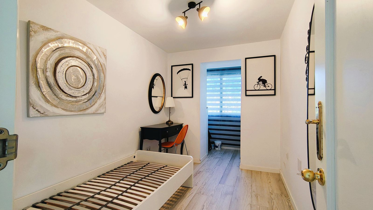 4 Bed Apartment for sale in Nueva Andalucía Costa Del Sol, Málaga, Spain
