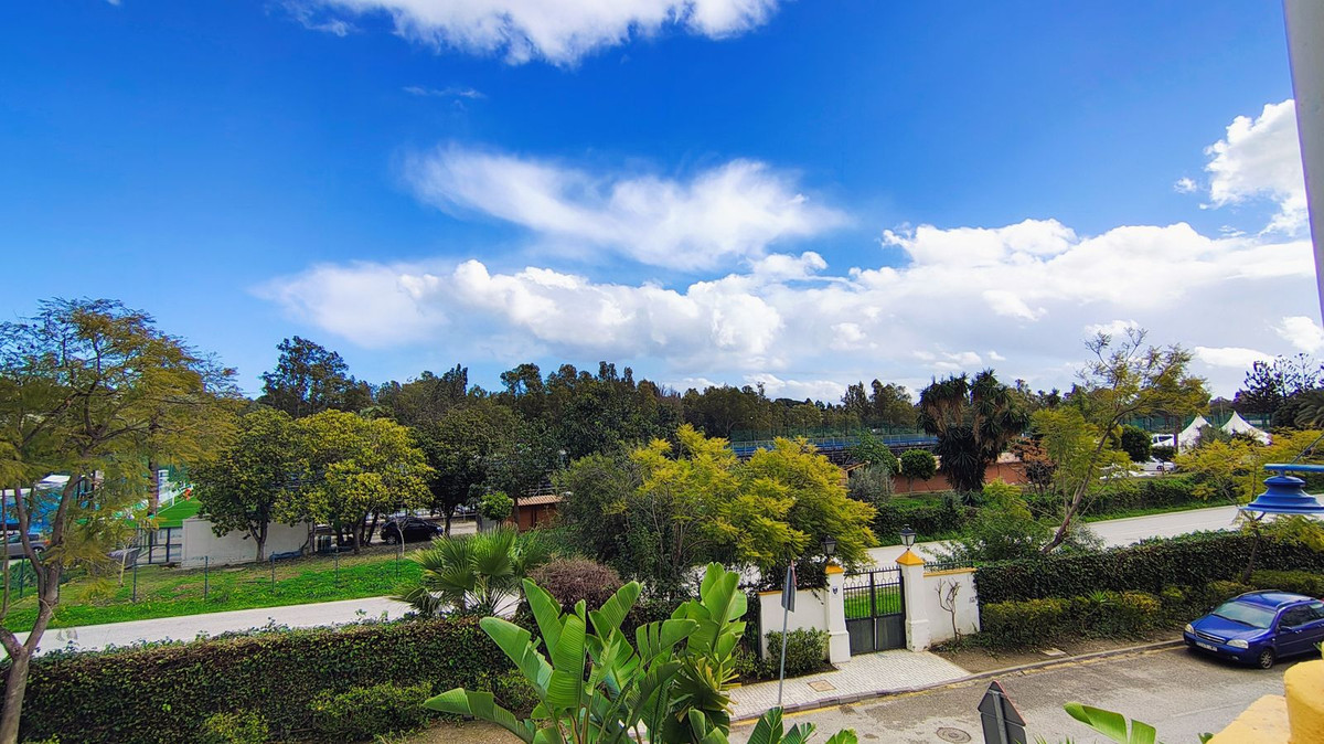 4 Bed Apartment for sale in Nueva Andalucía Costa Del Sol, Málaga, Spain