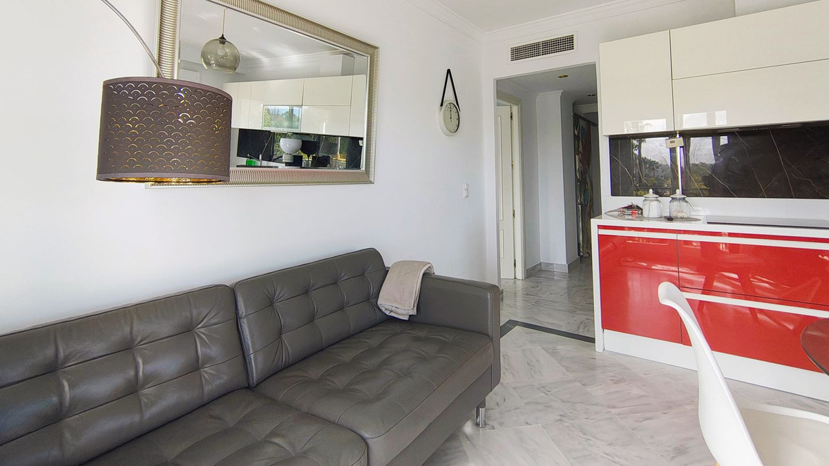 4 Bed Apartment for sale in Nueva Andalucía Costa Del Sol, Málaga, Spain