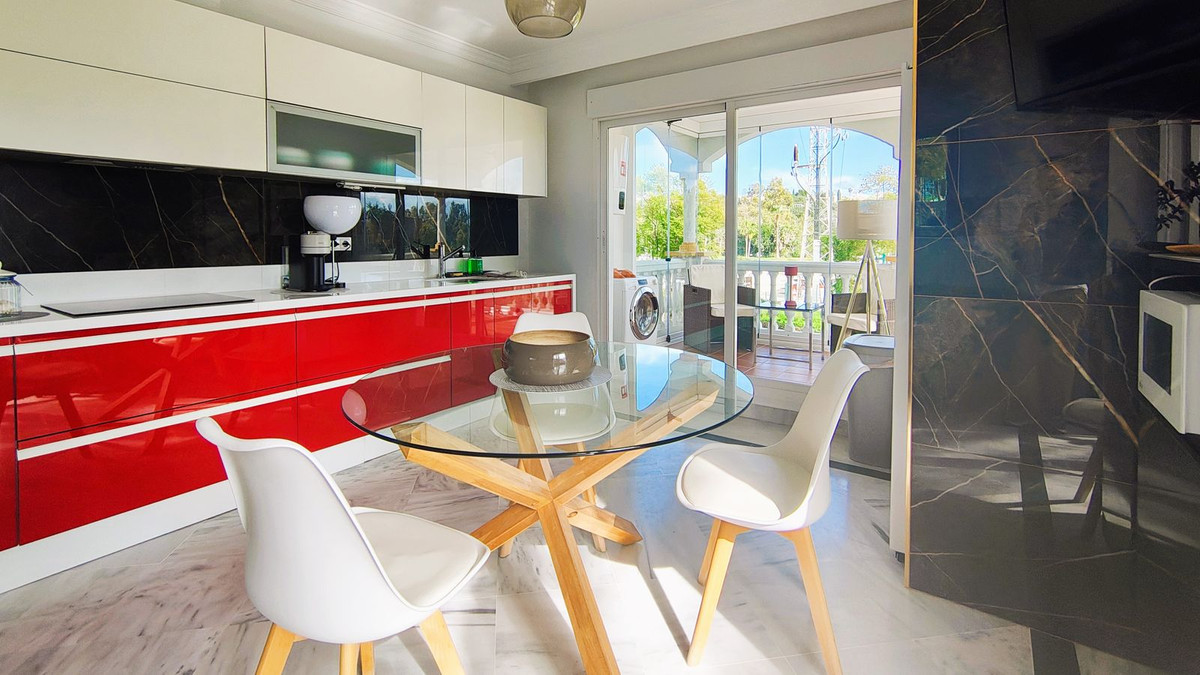 4 Bed Apartment for sale in Nueva Andalucía Costa Del Sol, Málaga, Spain