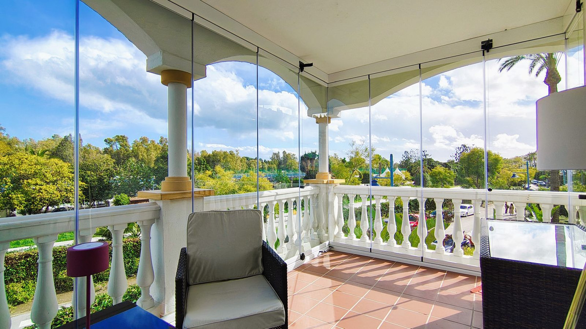 4 Bed Apartment for sale in Nueva Andalucía Costa Del Sol, Málaga, Spain