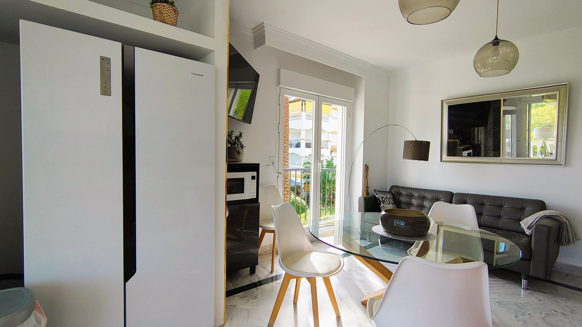 4 Bed Apartment for sale in Nueva Andalucía Costa Del Sol, Málaga, Spain