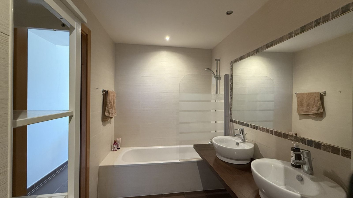 2 Bed Apartment for sale in Selwo Costa Del Sol, Málaga, Spain