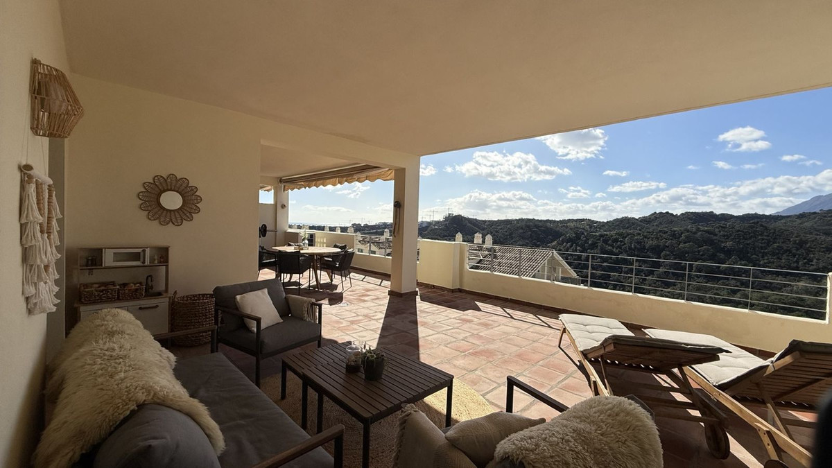 2 Bed Apartment for sale in Selwo Costa Del Sol, Málaga, Spain