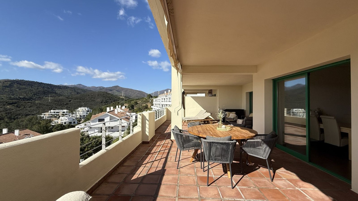 2 Bed Apartment for sale in Selwo Costa Del Sol, Málaga, Spain