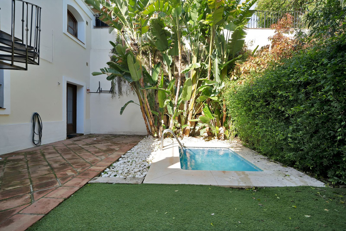 3 Bed Townhouse for sale in Benahavís Costa Del Sol, Málaga, Spain