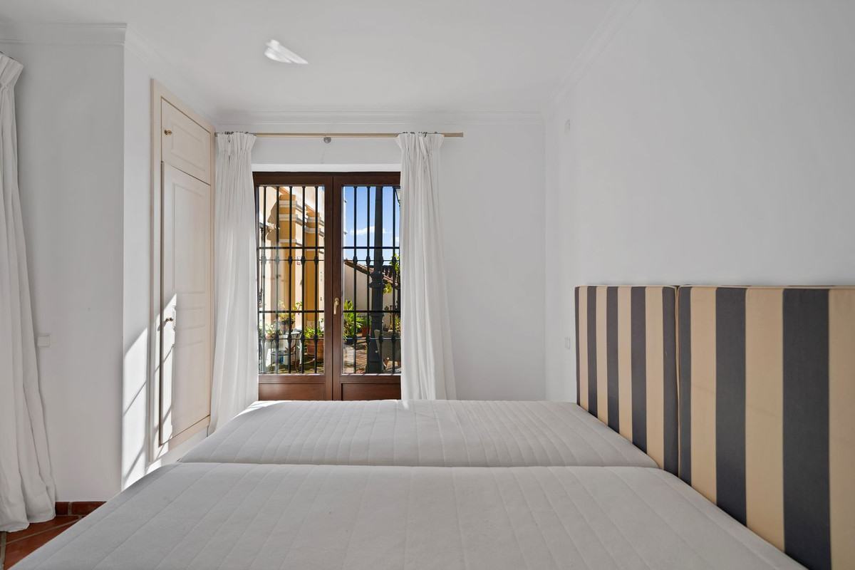 3 Bed Townhouse for sale in Benahavís Costa Del Sol, Málaga, Spain