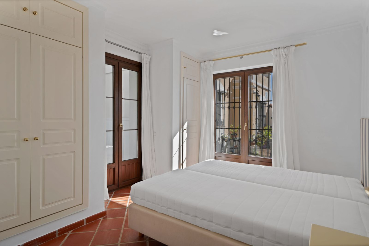 3 Bed Townhouse for sale in Benahavís Costa Del Sol, Málaga, Spain