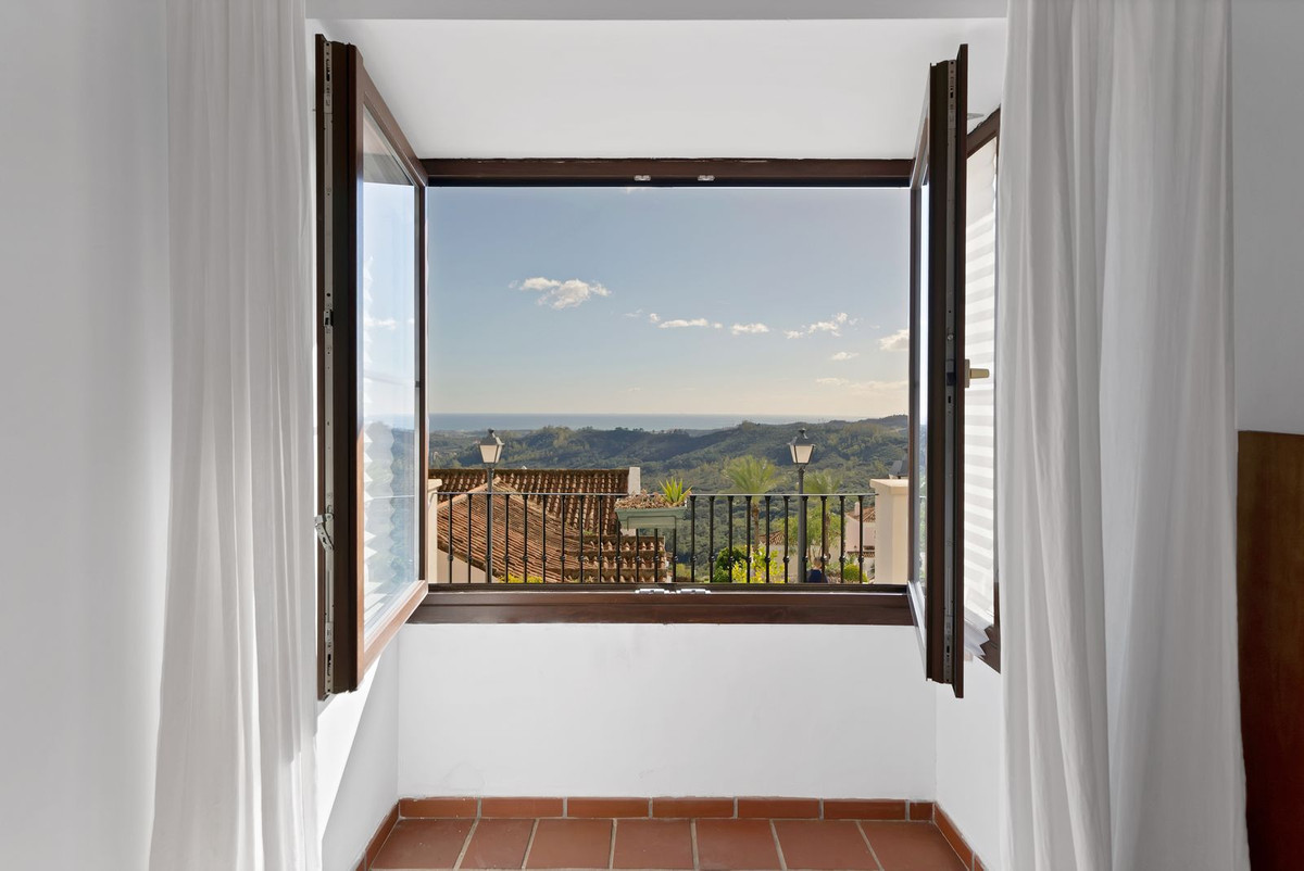 3 Bed Townhouse for sale in Benahavís Costa Del Sol, Málaga, Spain