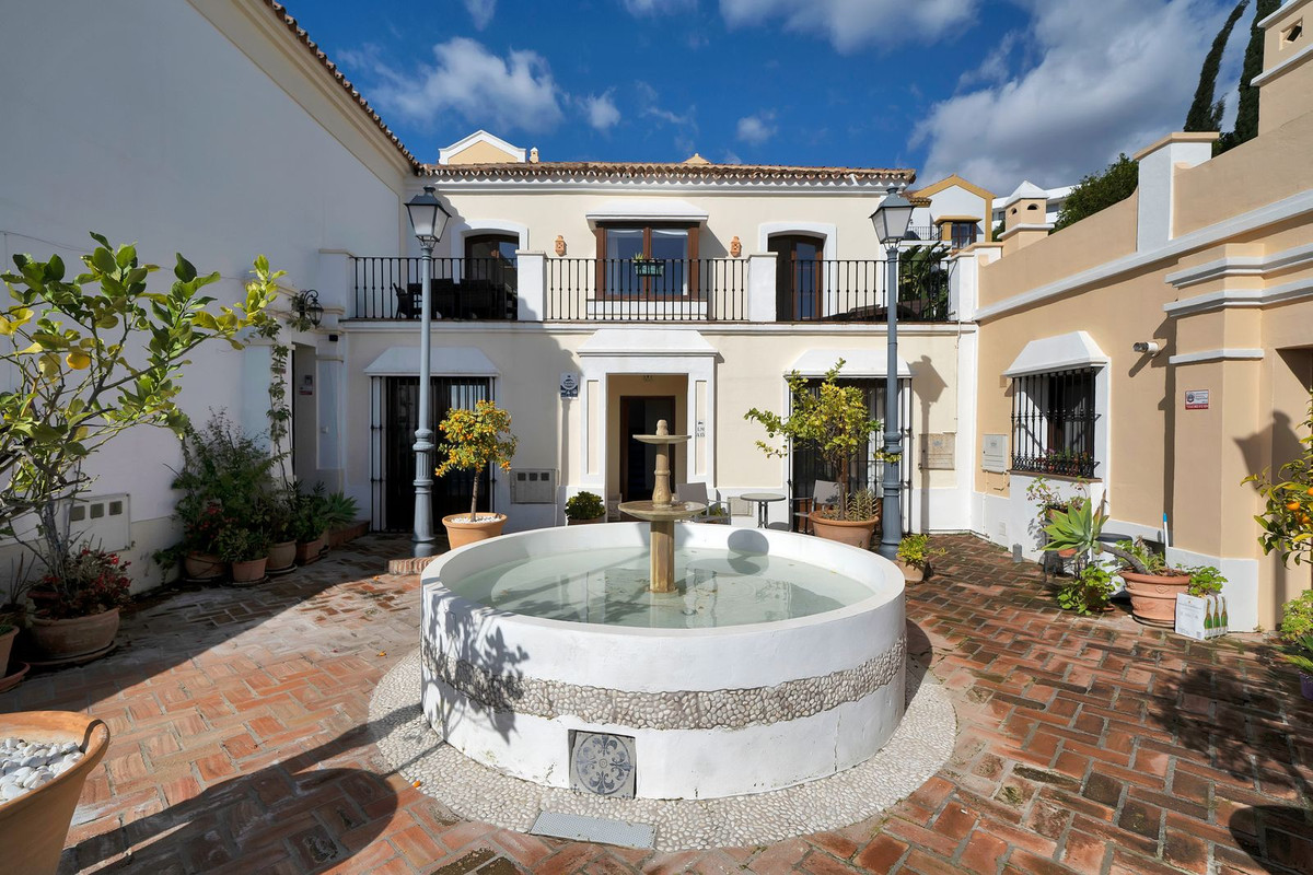 3 Bed Townhouse for sale in Benahavís Costa Del Sol, Málaga, Spain
