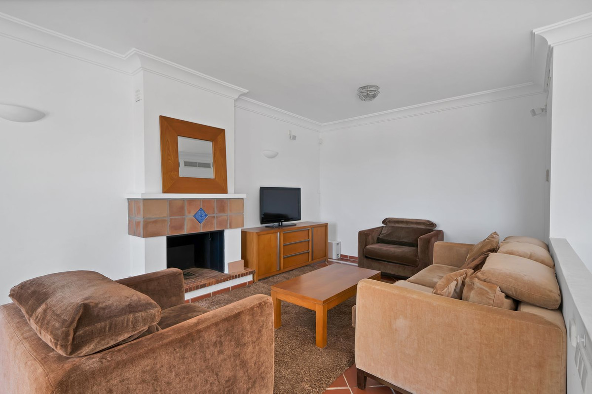 3 Bed Townhouse for sale in Benahavís Costa Del Sol, Málaga, Spain