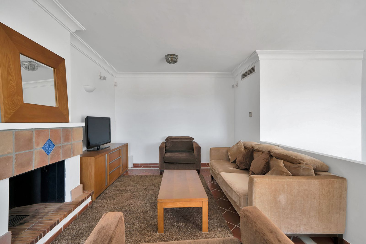 3 Bed Townhouse for sale in Benahavís Costa Del Sol, Málaga, Spain