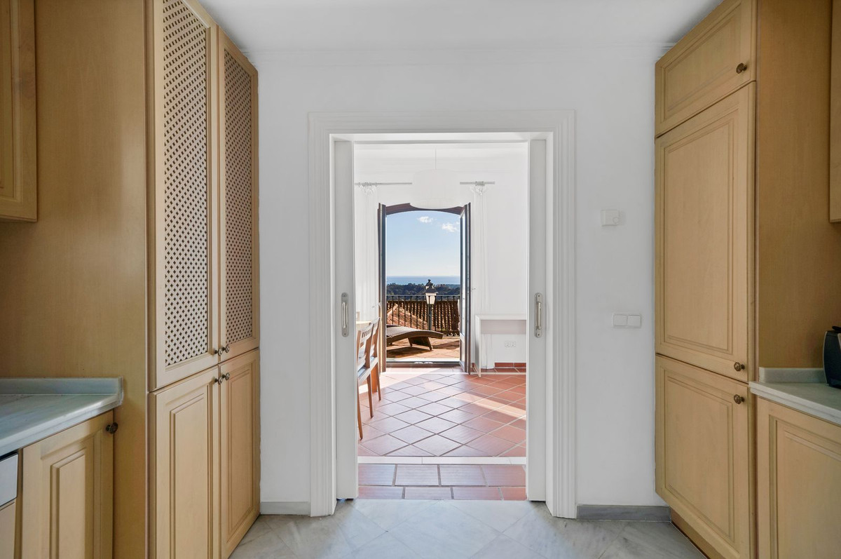 3 Bed Townhouse for sale in Benahavís Costa Del Sol, Málaga, Spain