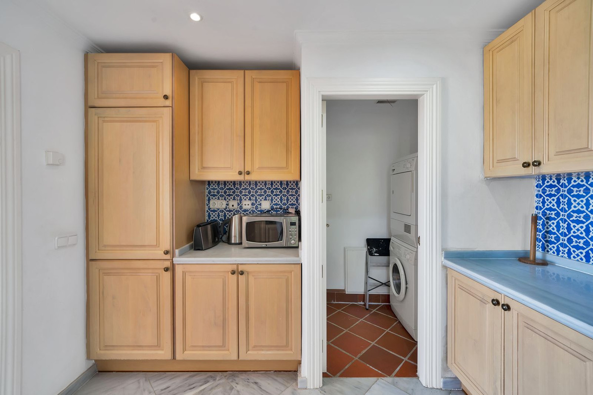 3 Bed Townhouse for sale in Benahavís Costa Del Sol, Málaga, Spain