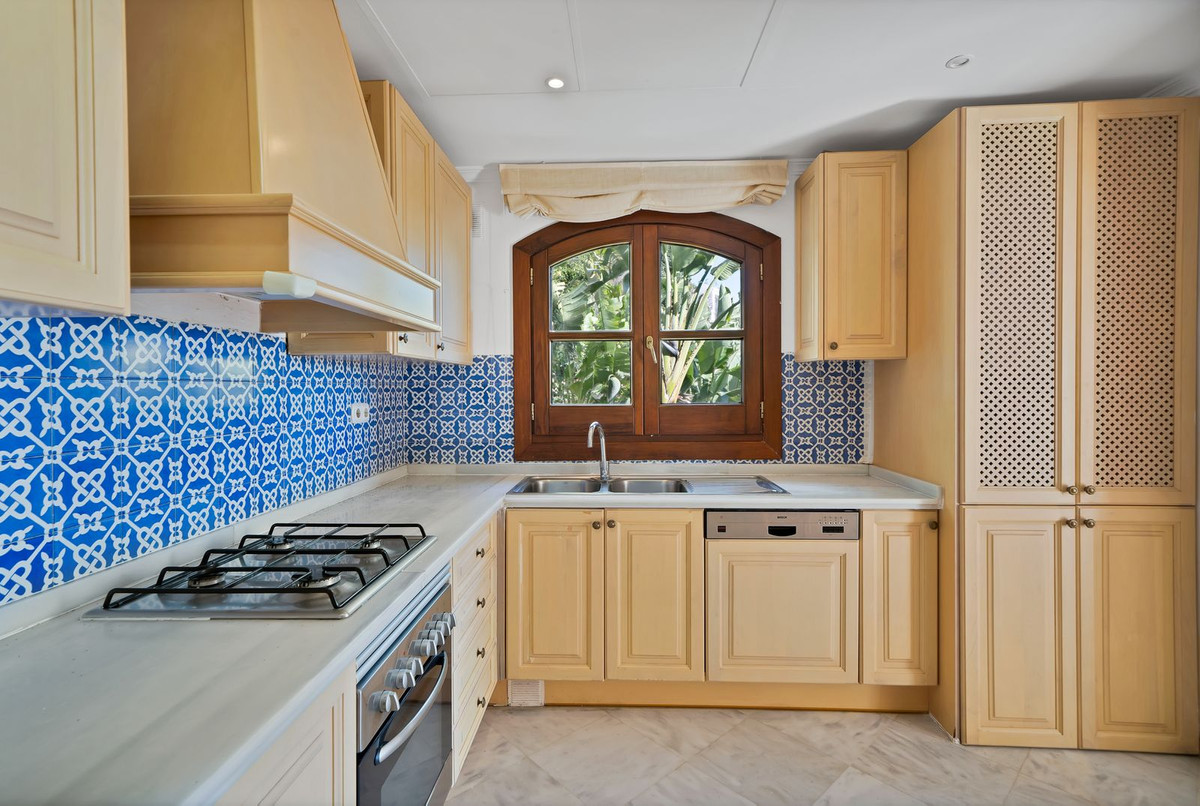 3 Bed Townhouse for sale in Benahavís Costa Del Sol, Málaga, Spain