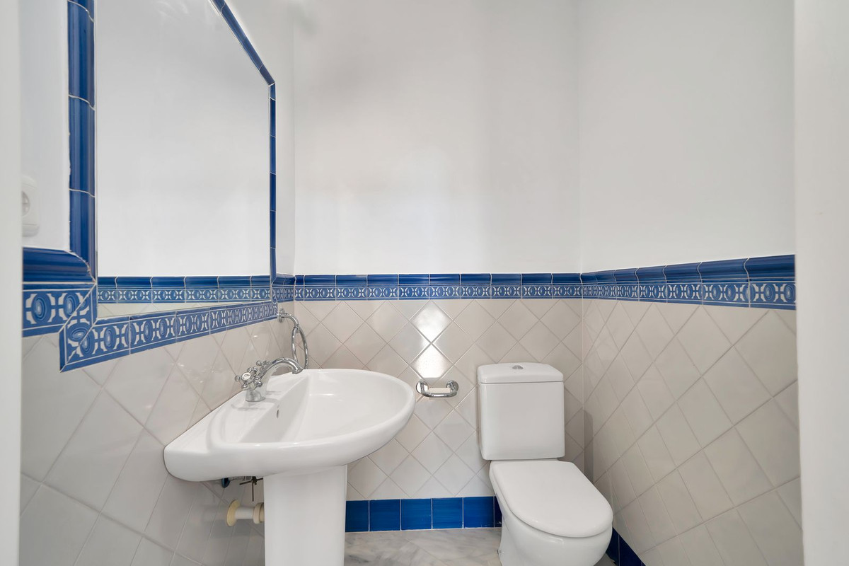 3 Bed Townhouse for sale in Benahavís Costa Del Sol, Málaga, Spain