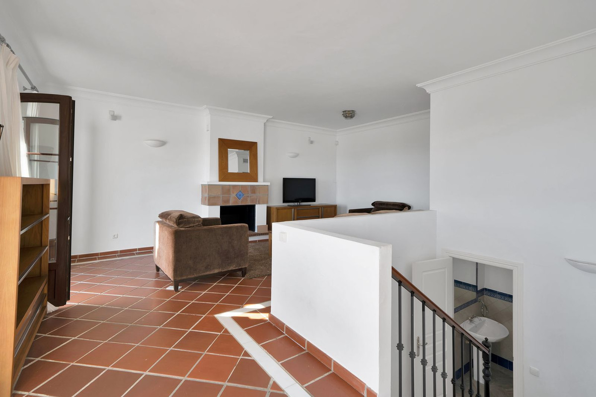3 Bed Townhouse for sale in Benahavís Costa Del Sol, Málaga, Spain