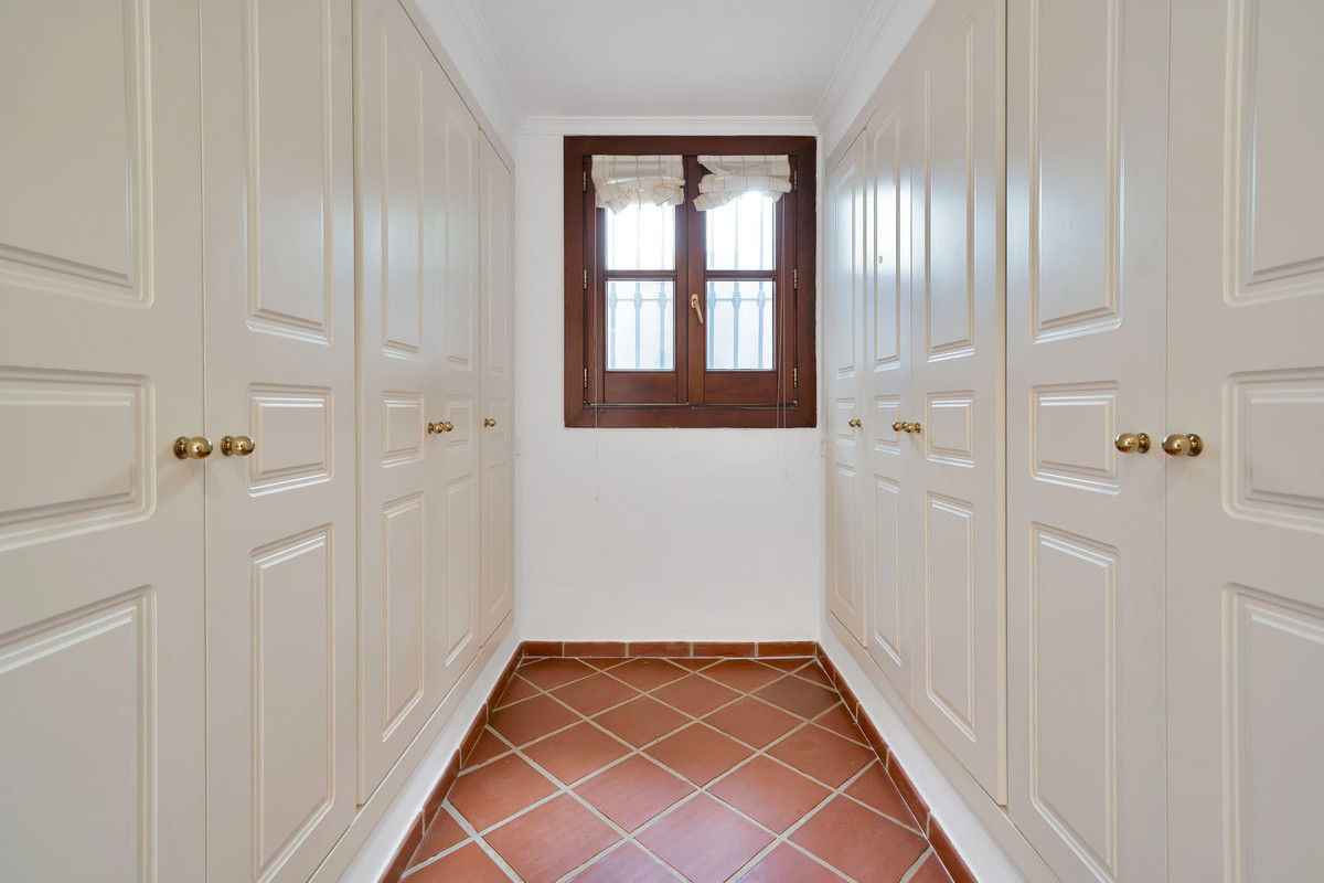 3 Bed Townhouse for sale in Benahavís Costa Del Sol, Málaga, Spain