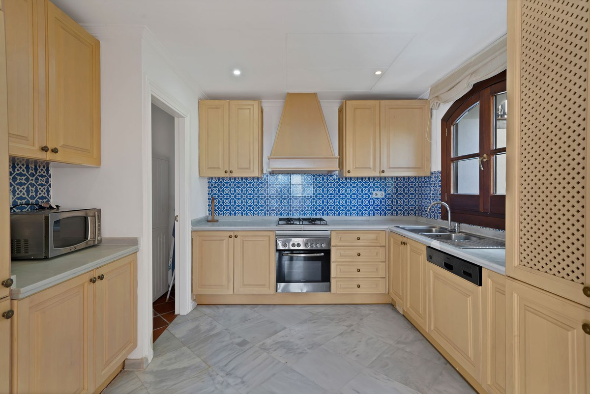 3 Bed Townhouse for sale in Benahavís Costa Del Sol, Málaga, Spain