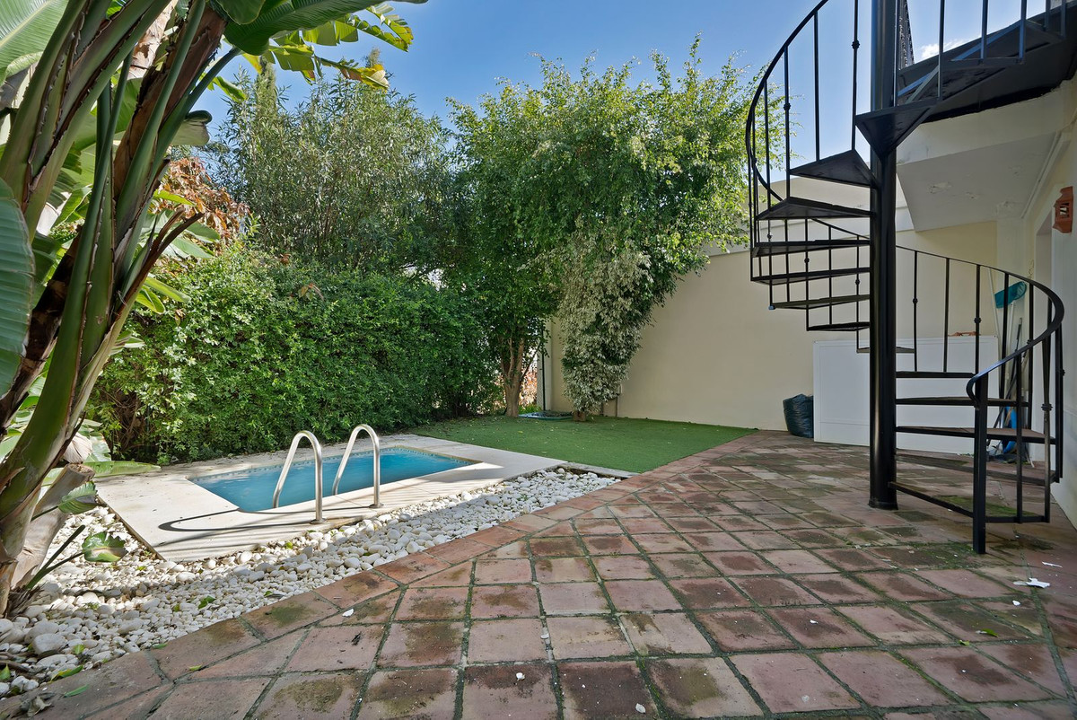 3 Bed Townhouse for sale in Benahavís Costa Del Sol, Málaga, Spain