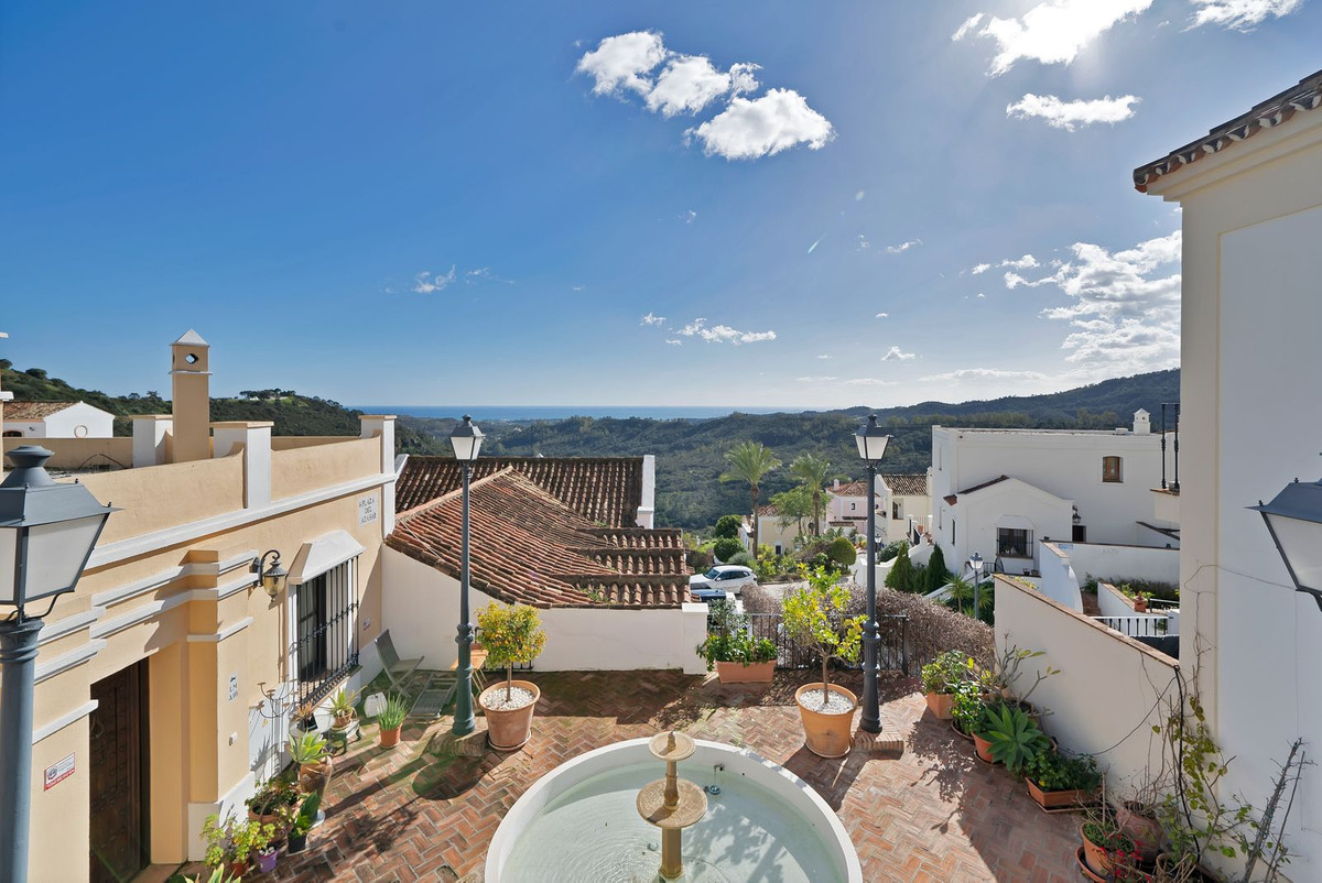 3 Bed Townhouse for sale in Benahavís Costa Del Sol, Málaga, Spain