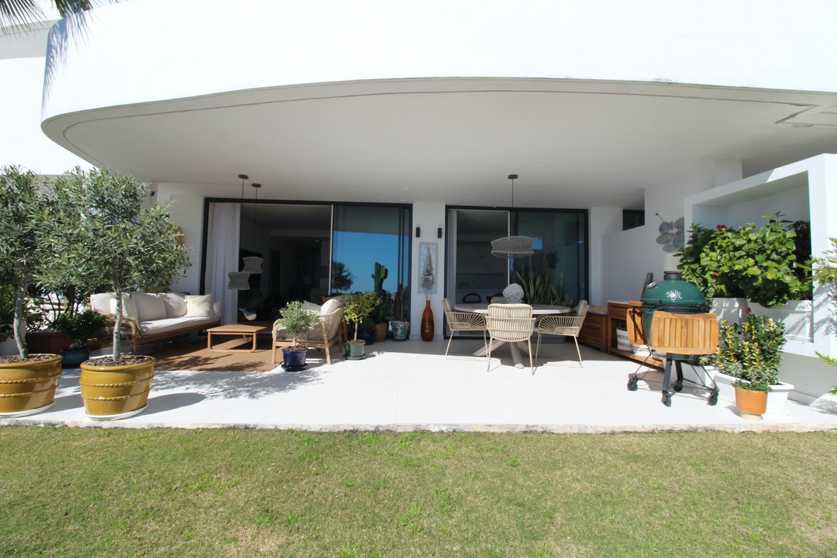2 Bed Apartment for sale in Marbella Costa Del Sol, Málaga, Spain