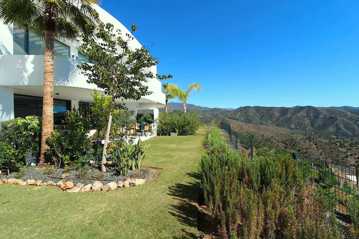 2 Bed Apartment for sale in Marbella Costa Del Sol, Málaga, Spain