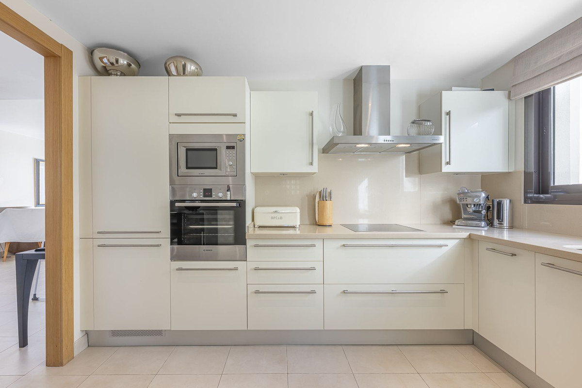 3 Bed Apartment for sale in Marbella Costa Del Sol, Málaga, Spain