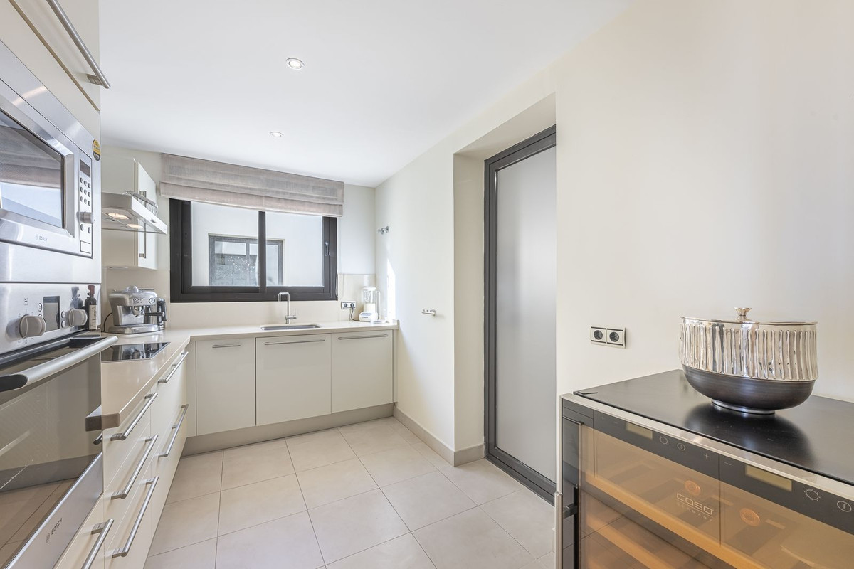 3 Bed Apartment for sale in Marbella Costa Del Sol, Málaga, Spain