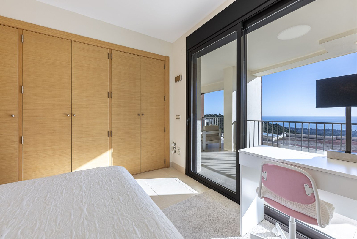 3 Bed Apartment for sale in Marbella Costa Del Sol, Málaga, Spain