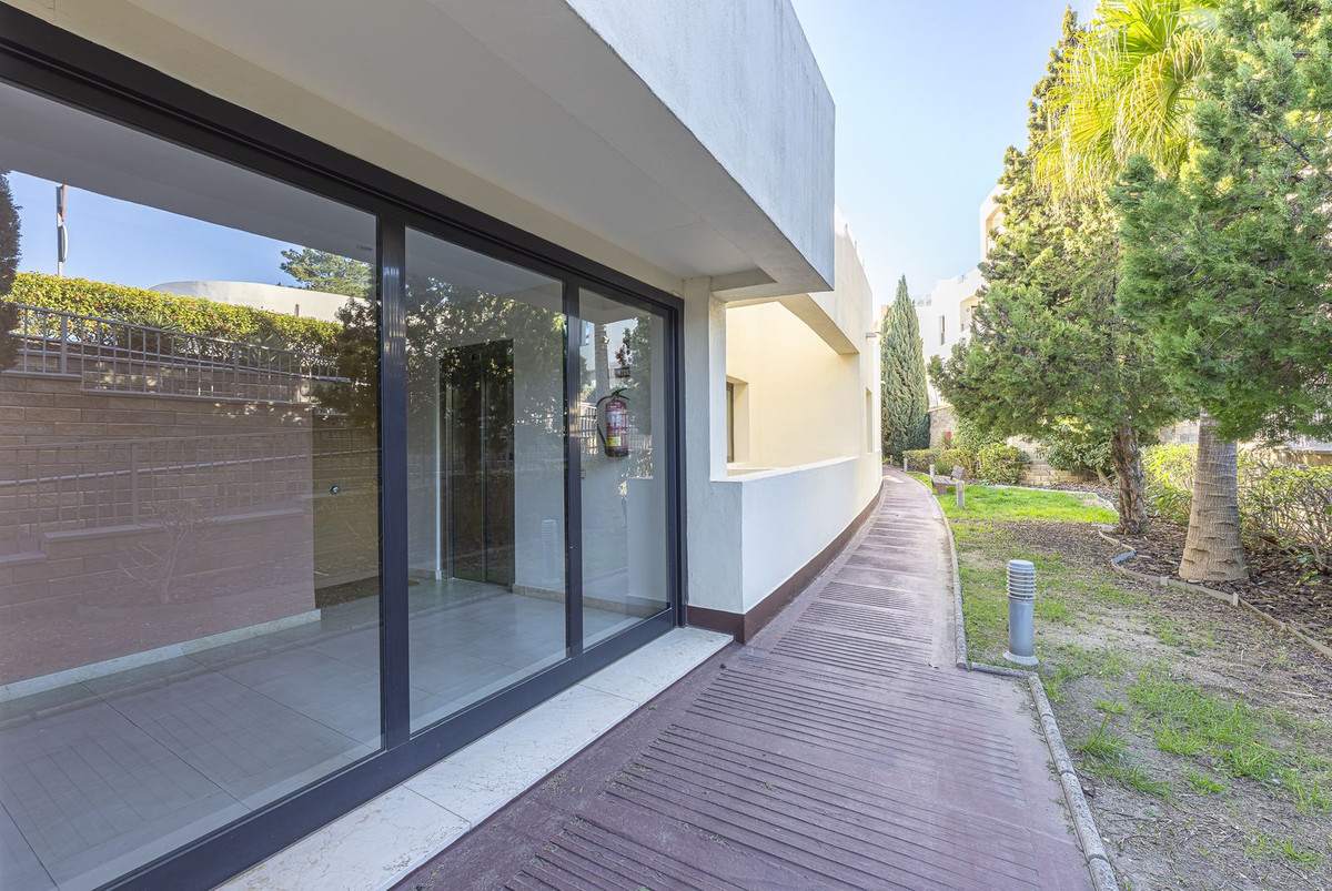 3 Bed Apartment for sale in Marbella Costa Del Sol, Málaga, Spain
