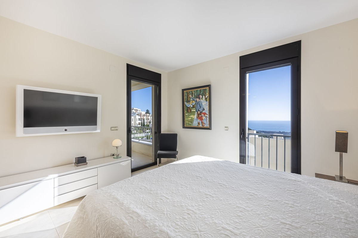 3 Bed Apartment for sale in Marbella Costa Del Sol, Málaga, Spain