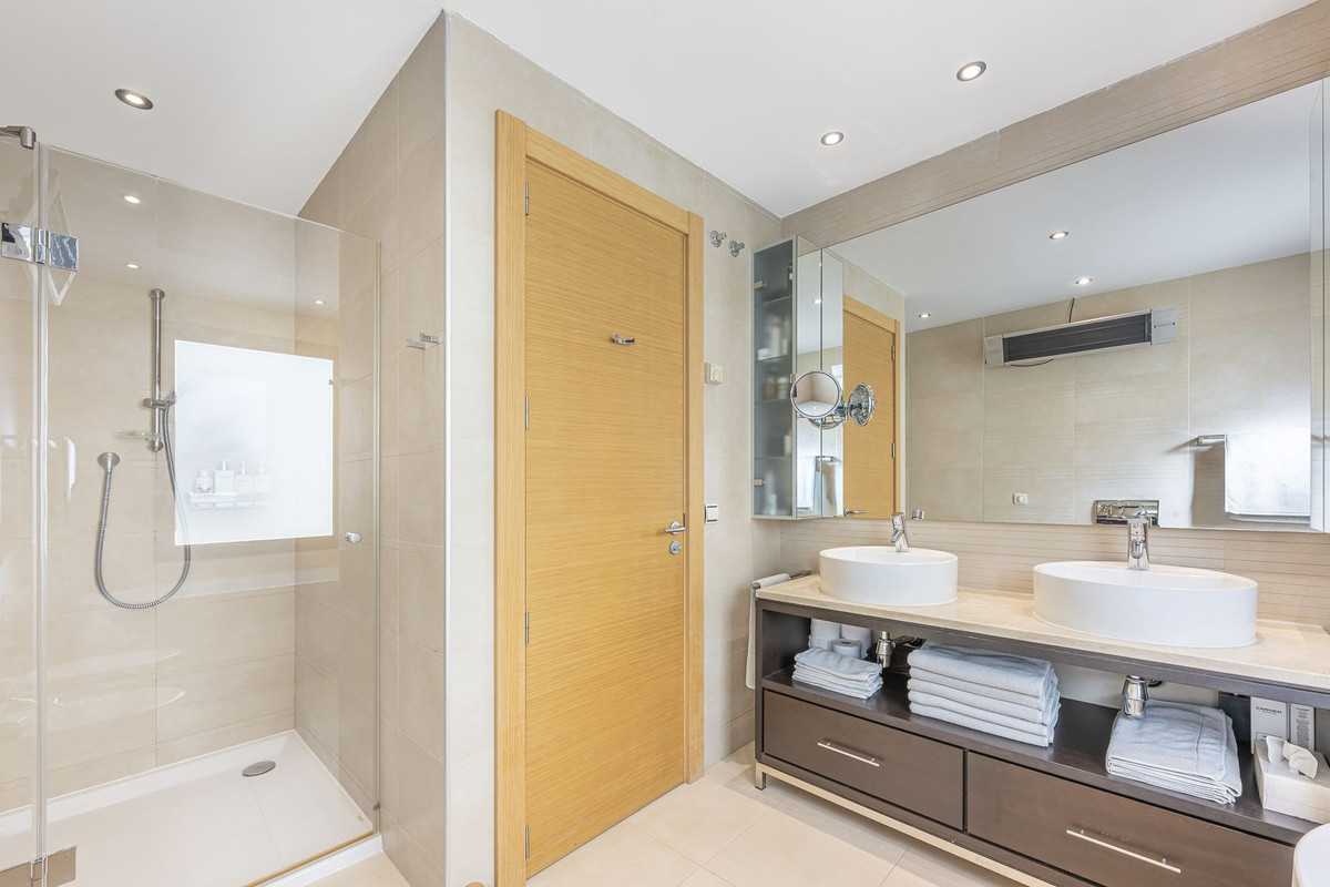 3 Bed Apartment for sale in Marbella Costa Del Sol, Málaga, Spain