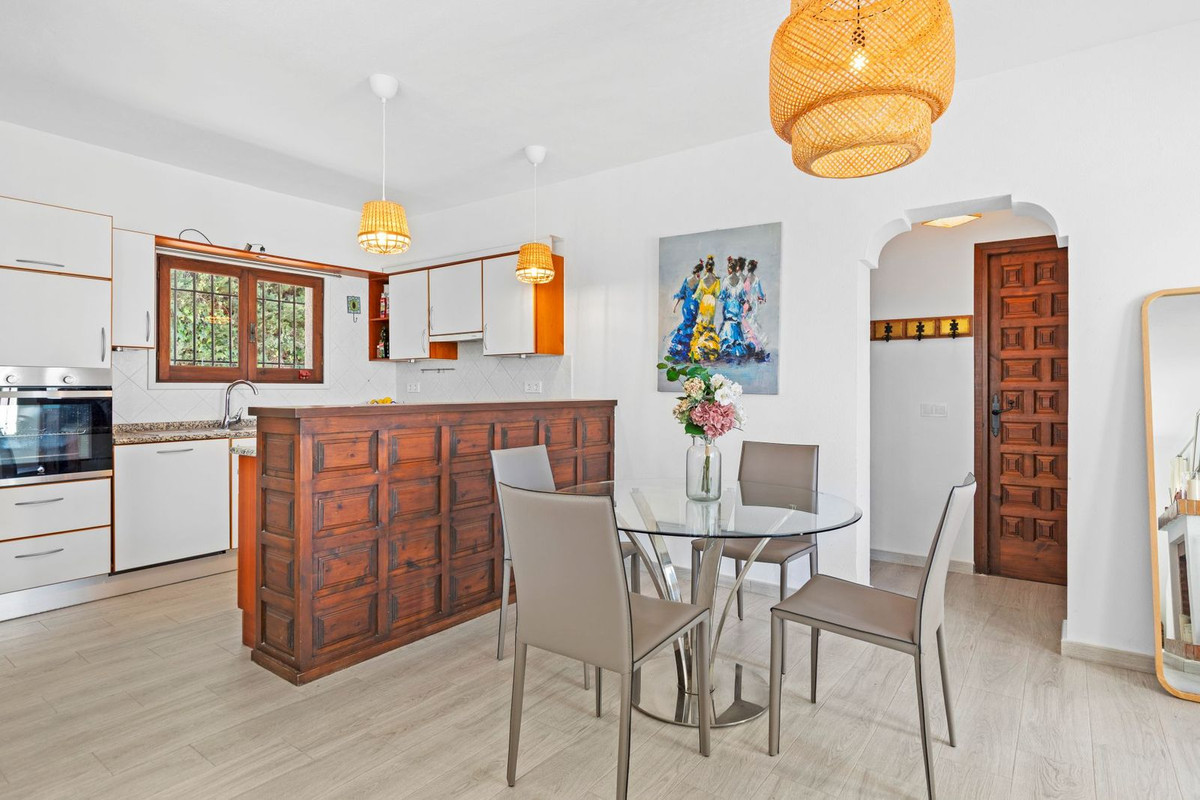 Se vende Villa - Chalet de 5 dormitorios en Costa Del Sol, Málaga, España