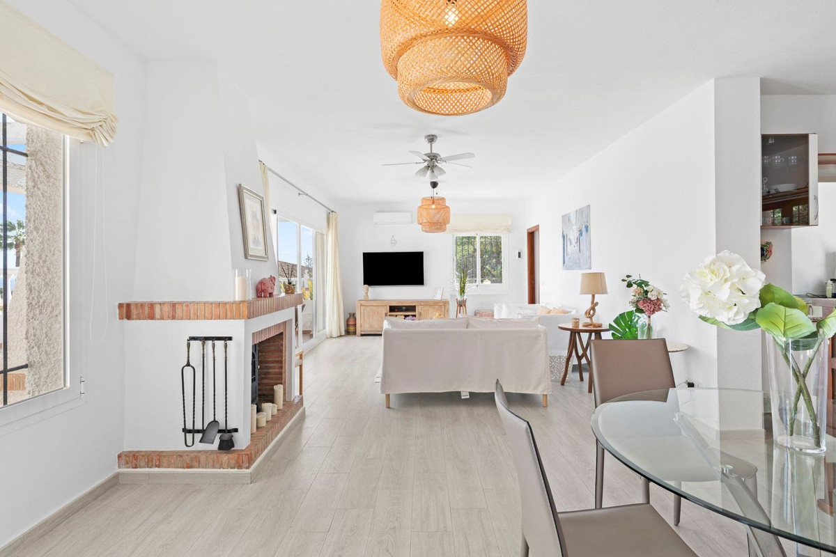 Se vende Villa - Chalet de 5 dormitorios en Costa Del Sol, Málaga, España