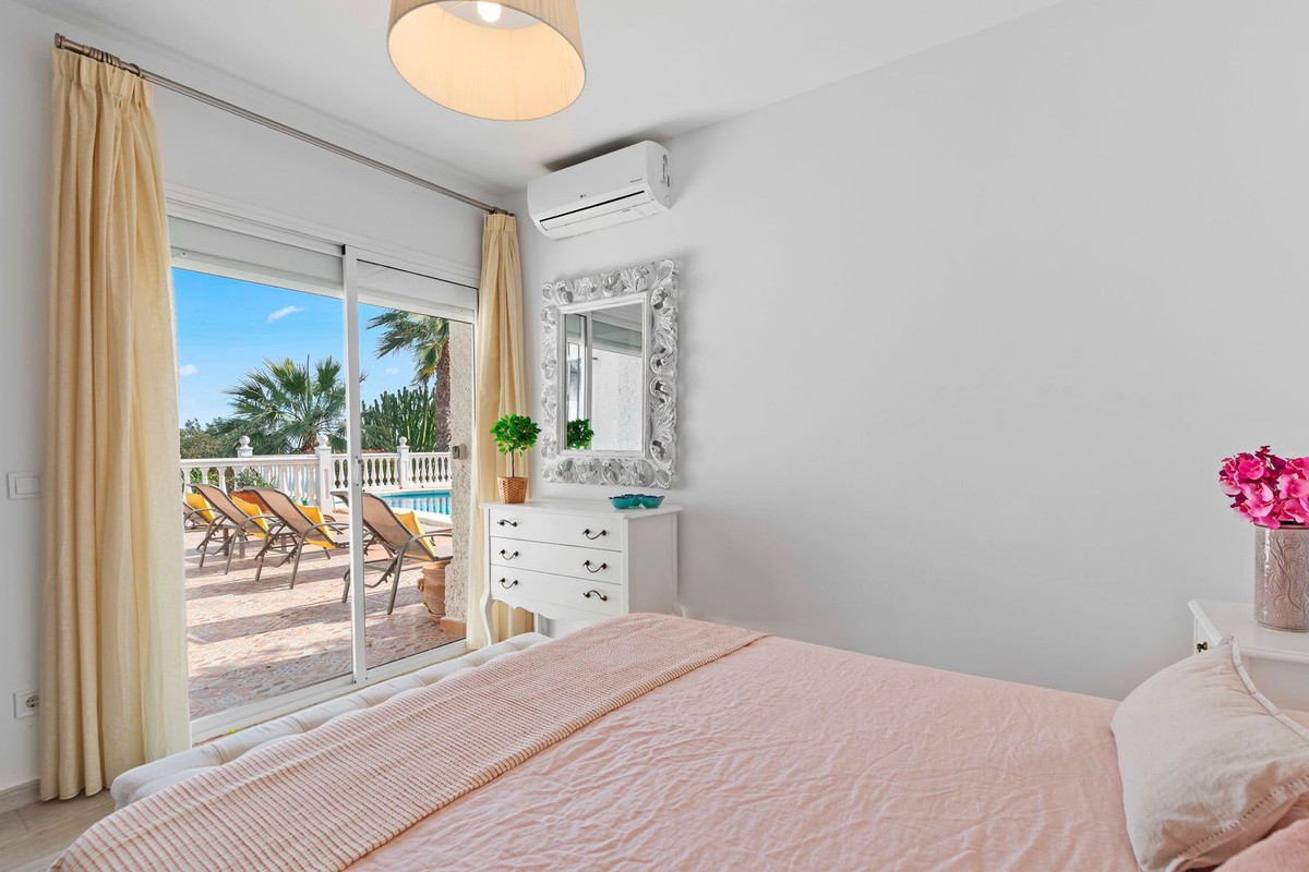 Se vende Villa - Chalet de 5 dormitorios en Costa Del Sol, Málaga, España