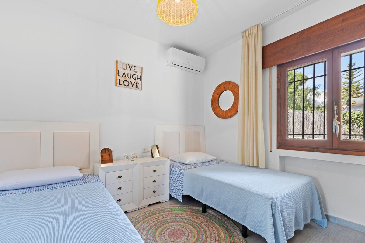 Se vende Villa - Chalet de 5 dormitorios en Costa Del Sol, Málaga, España
